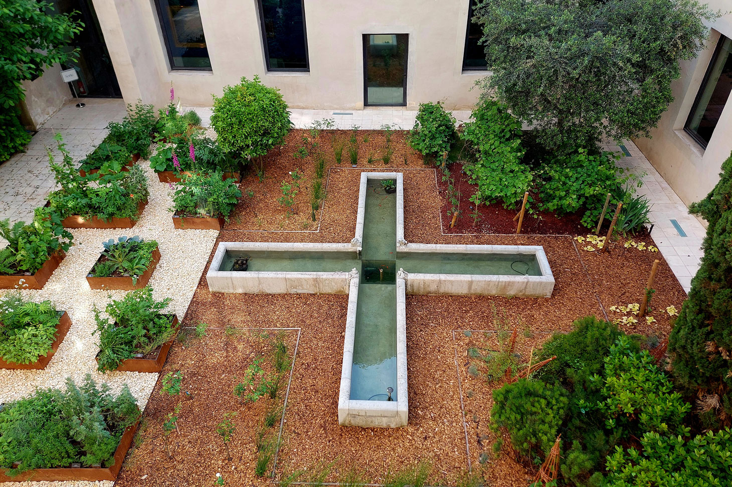 Jardin du couvent de Sainte Cécile - fonds Glénat